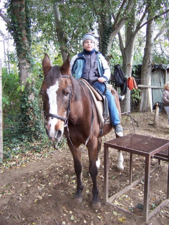 Kristóf és Omar készülnek a futamra