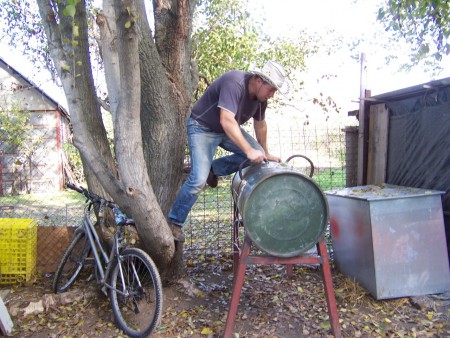 Nyeregbe! Óvatosan, nehogy átessünk a ló másik oldalára!