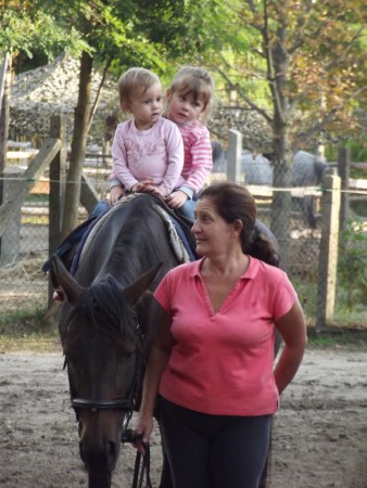 Itt vagytok még mögöttem?